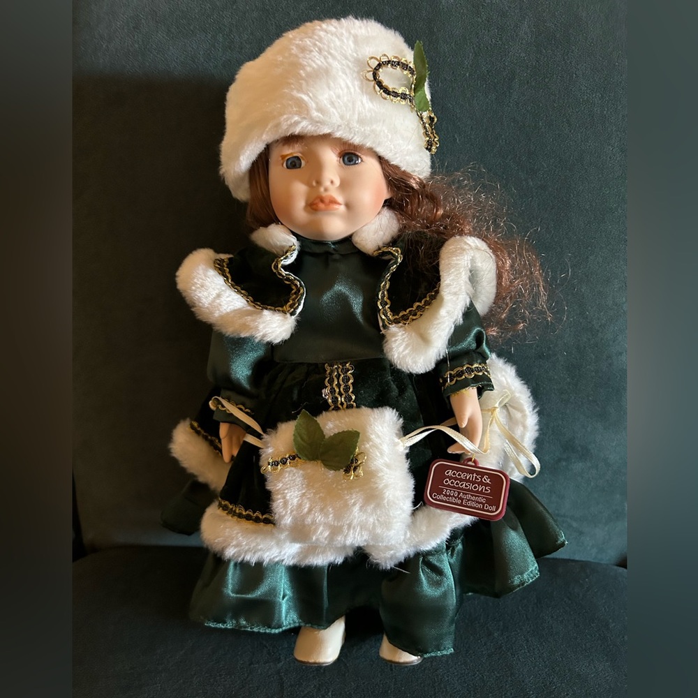 HUGE SALE! ACCENTS OCCASIONS 2000 COLLECTIBLE EDITION PORCELAIN DOLL